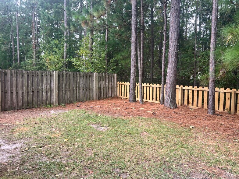 Building Photo - 525 Maple Branches Dr