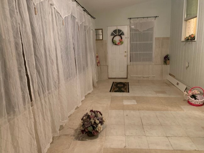 Building Photo - 270 N 1st Ave