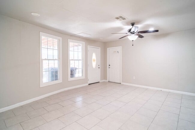 Building Photo - 11623 Rowan Ln
