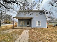 Building Photo - Large 5 bedroom home in Nickerson