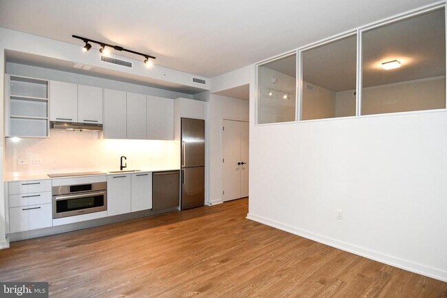 Building Photo - 1625 Eckington Pl NE