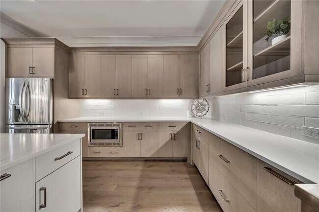 Building Photo - 108 Grand Cres