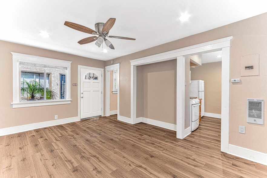Interior Photo - 1460 Gaviota Avenue