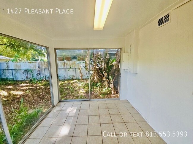 Building Photo - 1427 Pleasant Pl