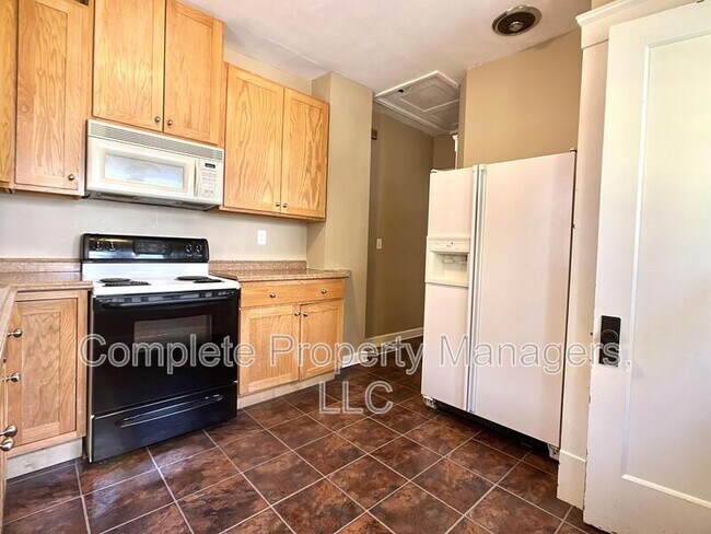 Building Photo - 806 John Farry Pl