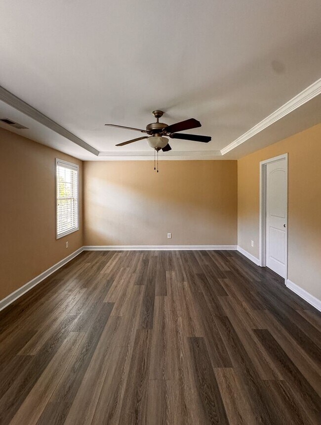 Building Photo - Well-Maintained 4 Bed 2.5 Bath Home in Westgate