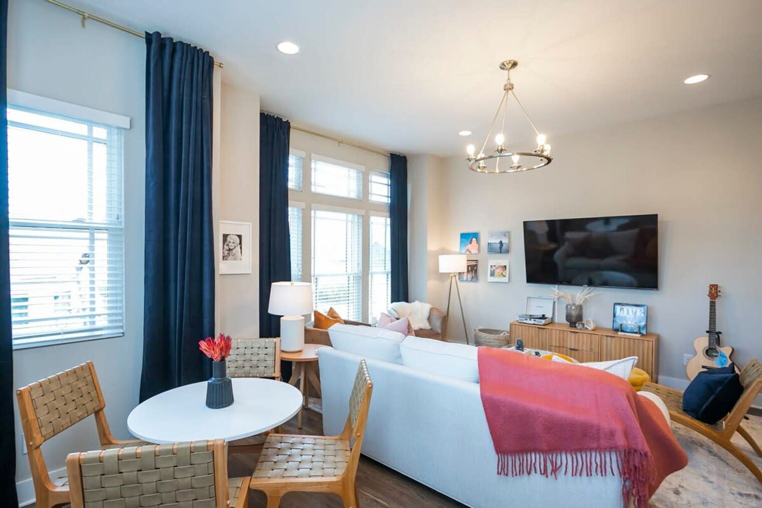 Building Photo - 713 26th Ave N