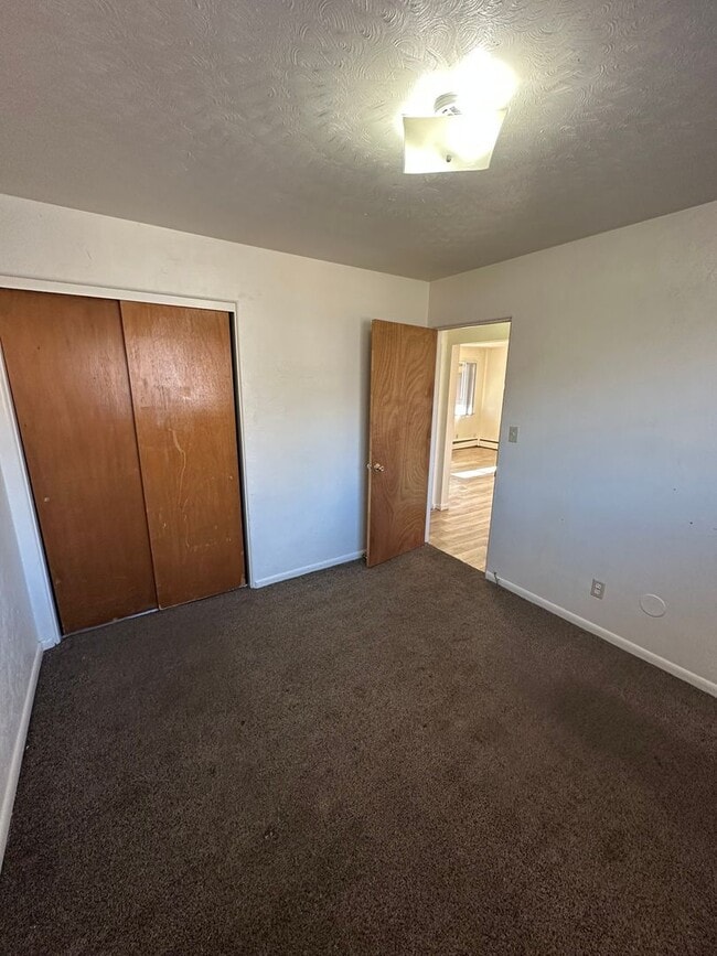 Building Photo - LE2012