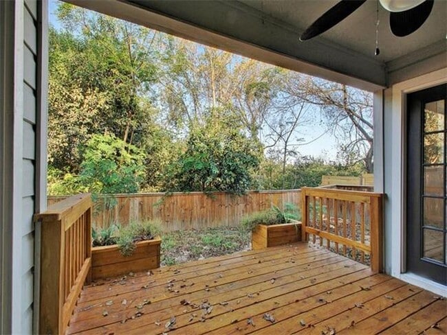 Building Photo - Cool home in East Austin - Don't Miss this...