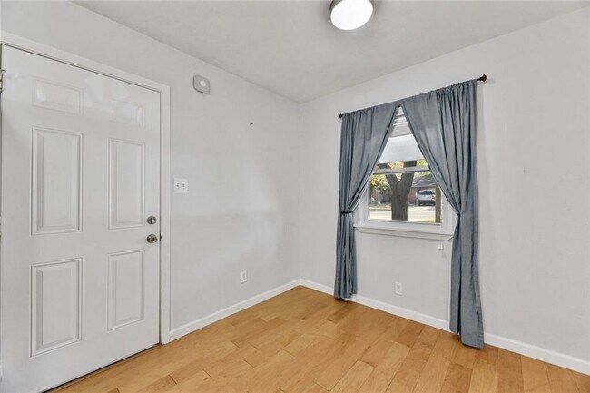 Building Photo - 5804 Cedardale Dr