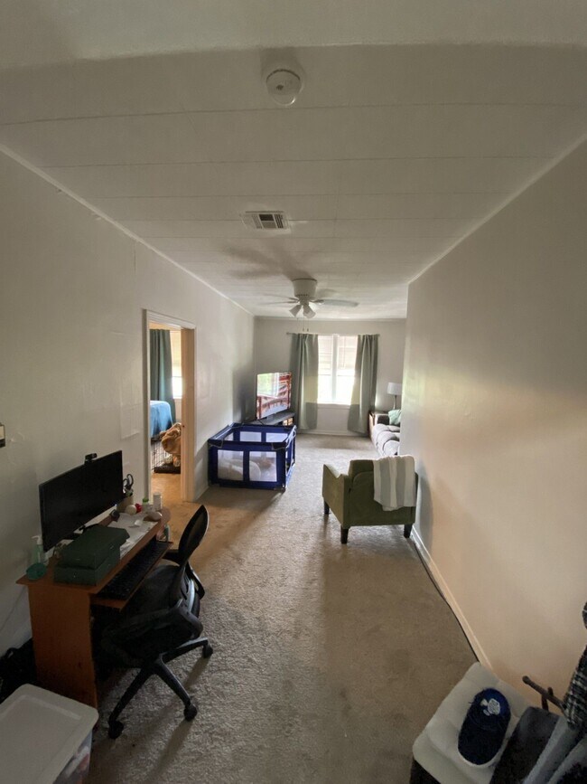 Building Photo - 738 1/2 Massachusetts