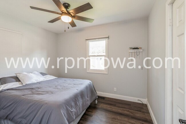 Building Photo - COZY RANCH!! 2 Bedroom, 1 Bathroom Home in Des Moines