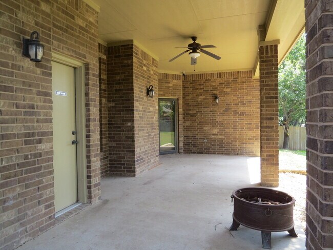Building Photo - "Spacious 4-Bed Oasis in Killeen with Granite Touches & Cozy Fireplace!"