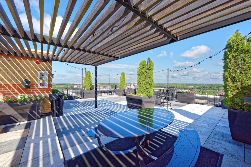 Rooftop deck with grills - Residences at Rio