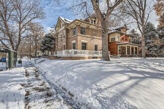 Building Photo - Beautiful 3-bedroom/2 bath unit in an Updated Victorian home in City Park! All utilities included...