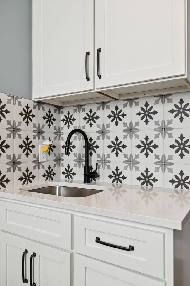 Building Photo - Experience elevated living in this beautifully crafted brick residence located in the heart of Ed...