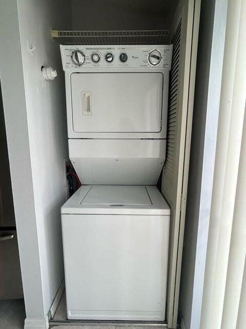 Building Photo - 725 Sunny Pine Way