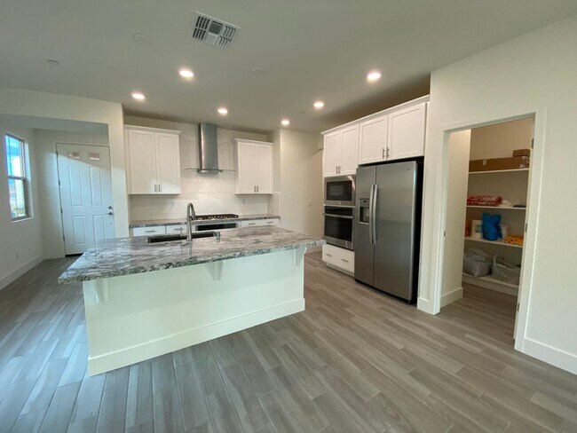 Building Photo - Newer home in Rancho Cordova near Labyrint...
