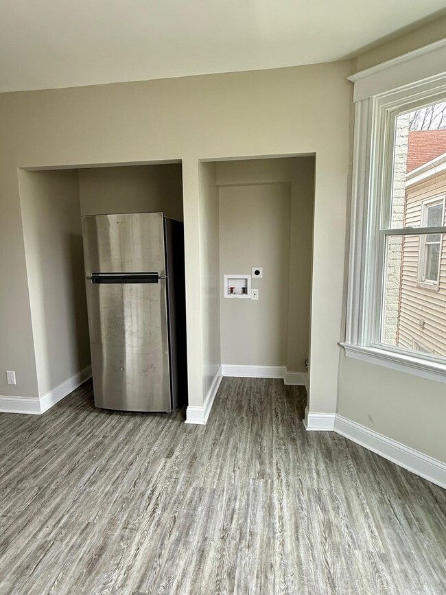 Building Photo - Spacious and fully renovated 2 bedroom unit