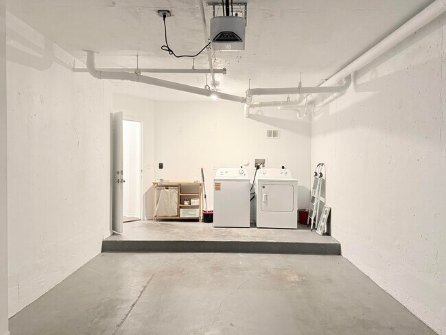 Building Photo - 4175 N Haverhill Rd