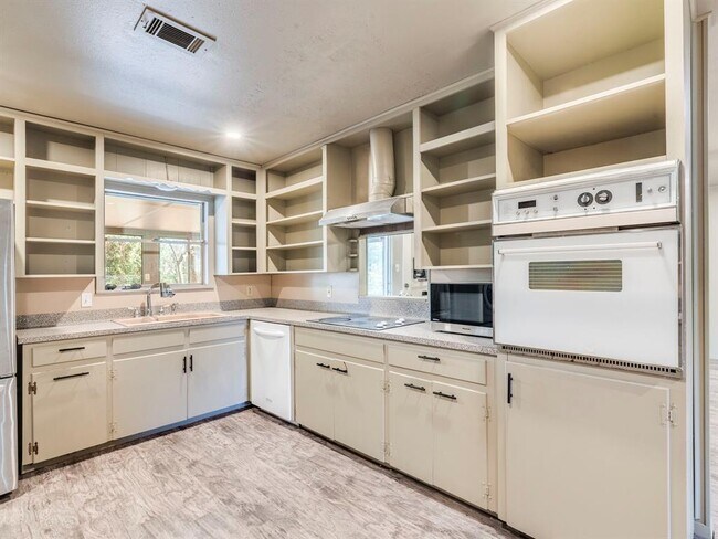 Building Photo - 10606 Macmora Rd