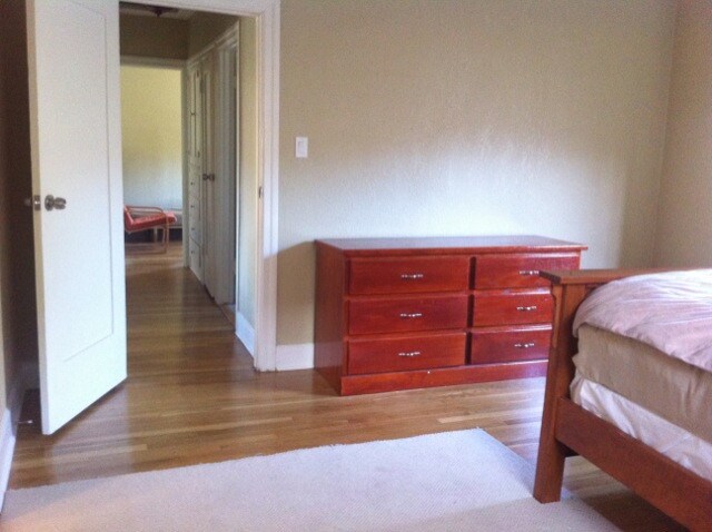 Hallway separating the 2 bedrooms - 5208 W 20th St