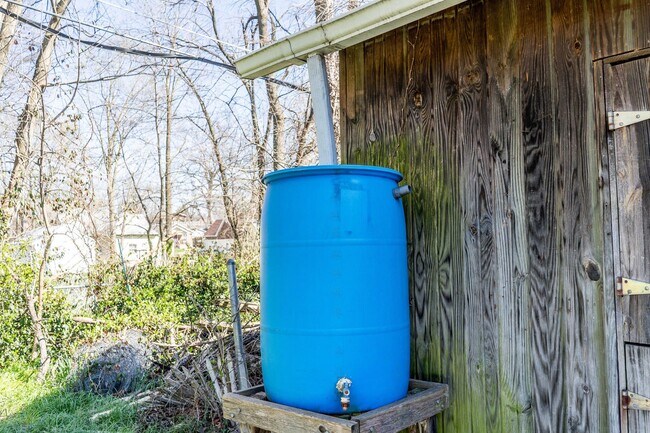 Building Photo - Spacious 2 bedroom 2 bath house