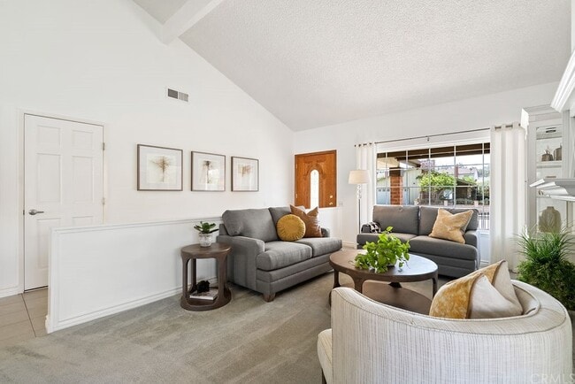 Building Photo - 2650 Altamira Dr