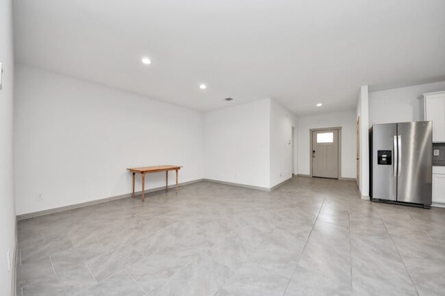Building Photo - 1118 Hyde Lk Ln