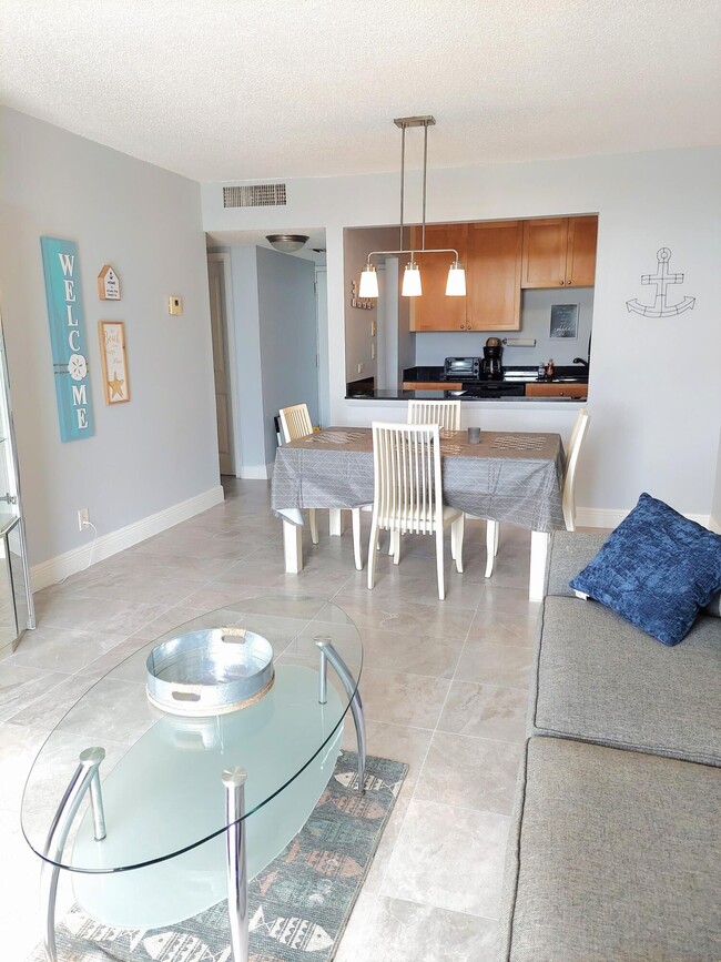 Building Photo - 1830 Embassy Dr