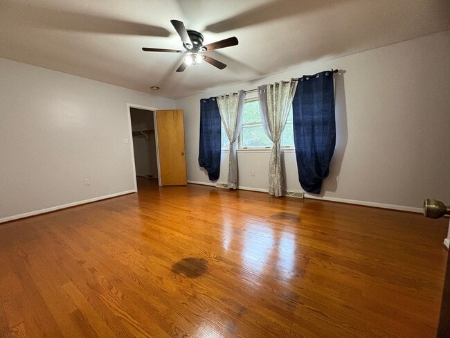 Building Photo - 4 Bedroom Single Family Home Available in ...