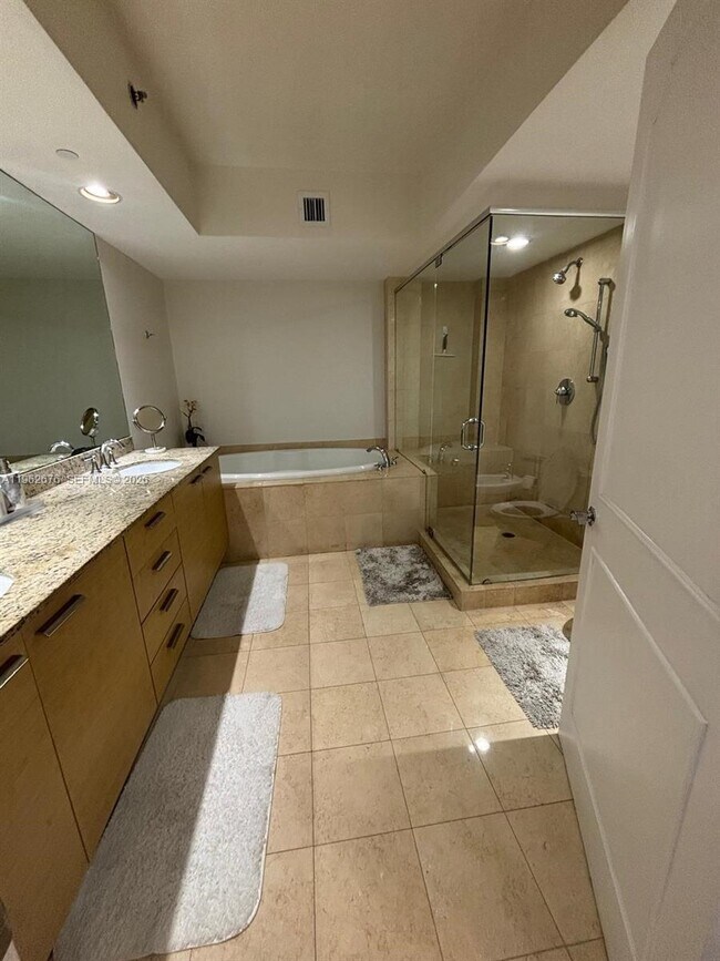 Building Photo - 1830 S Ocean Dr