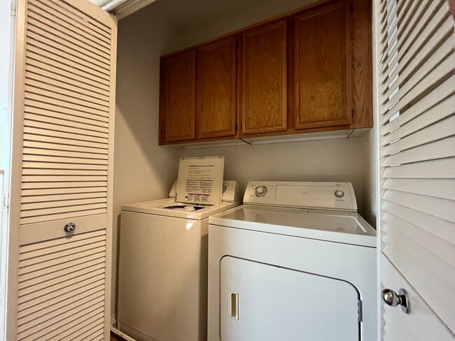 Building Photo - 2 BED / 2 BA - ALL APPLIANCES - COMMUNITY ...