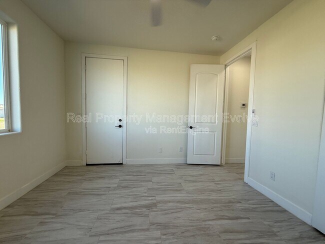 Building Photo - 22536 W Huntington Dr