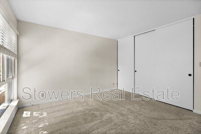 Building Photo - 433 Garden Creek Pl