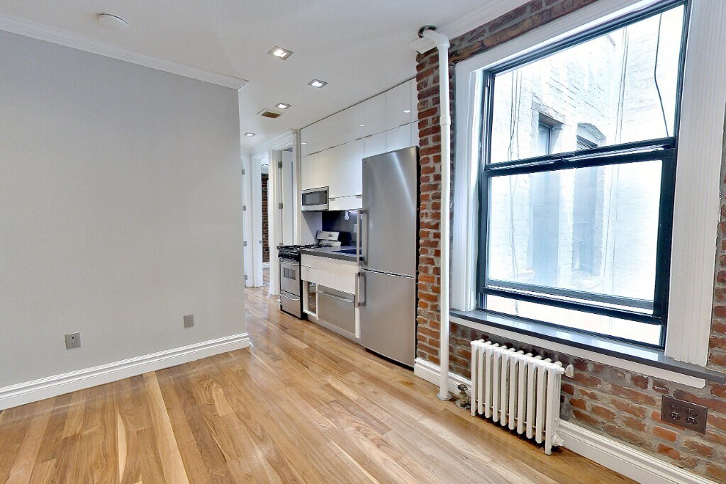 Building Photo - 410 E 13th St