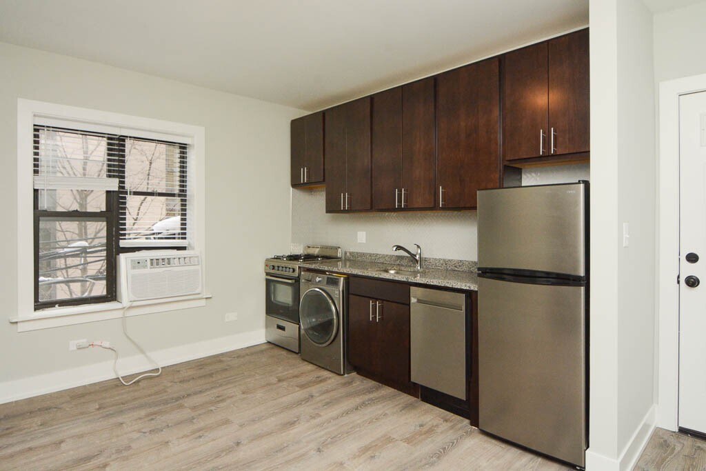 Building Photo - 533 W Belden Ave