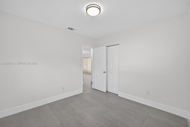 Building Photo - 17150 NE 18th Ave