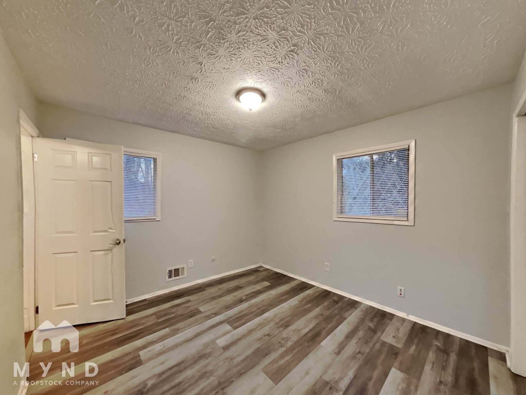 Building Photo - 5906 Pineglen Ct