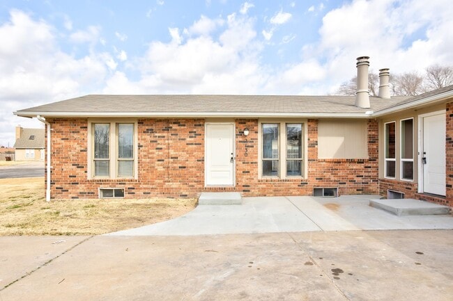 Building Photo - Four Bed, Two Bath!