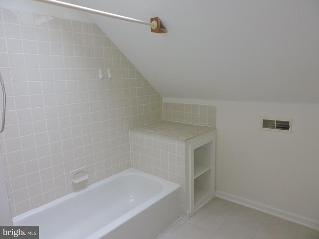 Building Photo - 115 S Bell Ave