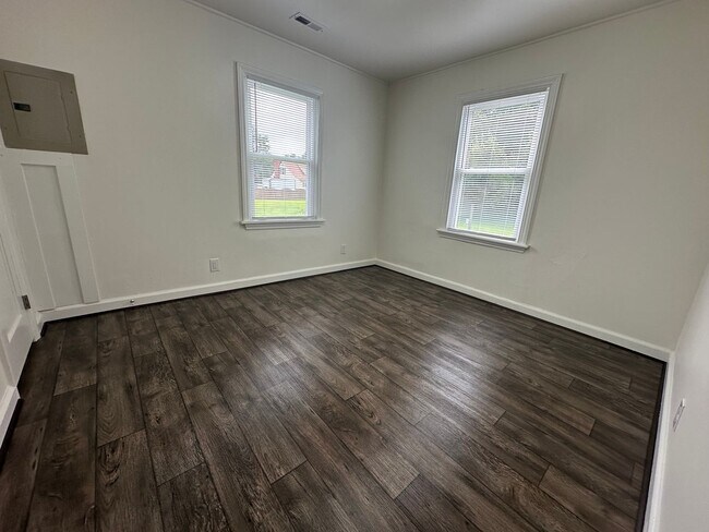 Building Photo - 78 Garrow Rd