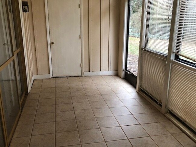 Building Photo - Nice 2BR/1.5BA Condo with golf course view!!