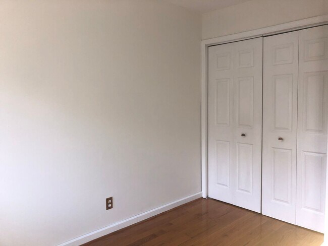 Building Photo - Well Maintained & Updated - 3 BR - Reston Metro