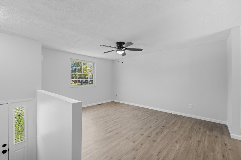 Building Photo - 7 Waterside Way