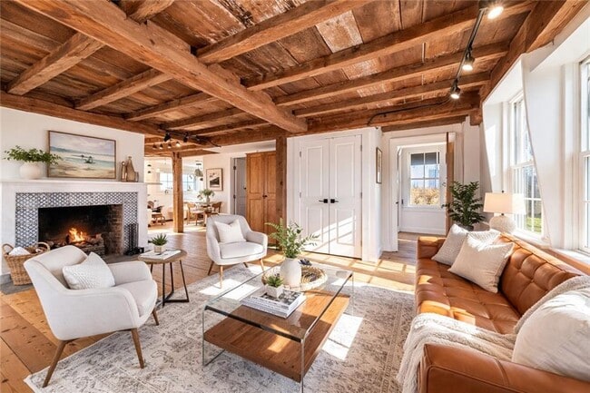 Building Photo - 24 Houston Ave