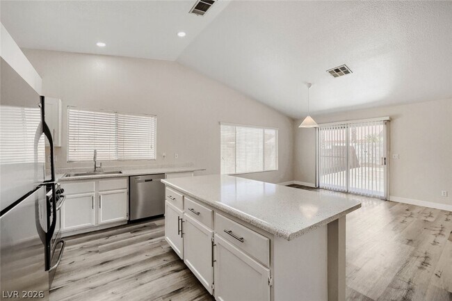 Building Photo - 5115 N Vista Del Rancho Way