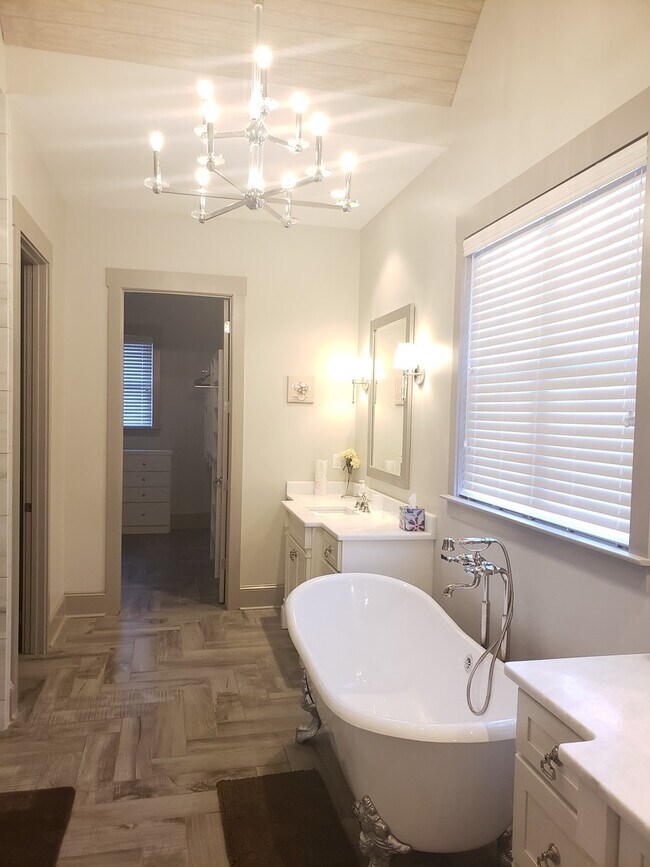 Building Photo - Lease this Absolutely Stunning Home Today ...