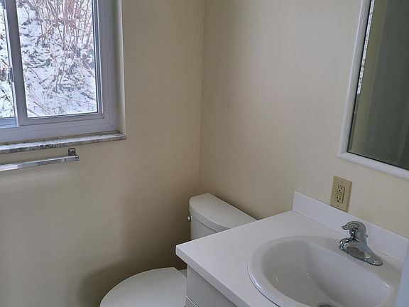Building Photo - Remodeled master suite