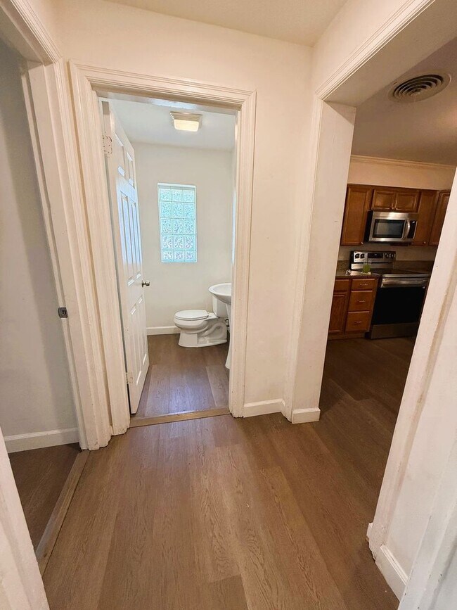 Building Photo - 4 Bedroom Home for Rent in University City!